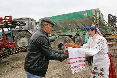 Праздник первой борозды прошел в Калинковичском районе